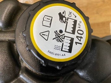 JAGUAR OE YC15-8B099-AA NÁDOBKA VYROVNÁVACÍ