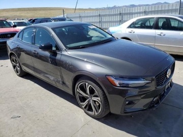 Volvo 2024 Volvo S60 2024, 2.0L, 4x4, PLUS, od ubezpieczalni 2.0 Benzyna 247KM, zdjęcie 3