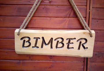 свадебная вывеска, свадебные надписи, деревянный дачный стол