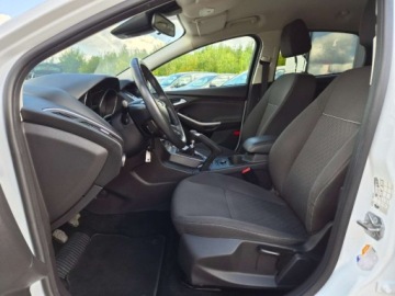 Ford Focus III Sedan Facelifting 1.0 EcoBoost 125KM 2014 Ford Focus 1.0 125KM Klimatronik Alufelgi Park Assist 111tys.km SERWIS, zdjęcie 4