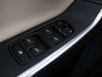 Volvo V60 I Kombi Facelifting 2.0 D2 DRIVE-E 120KM 2018 Volvo V60 FV23 2.0D Linje Svart Klimatyzacja, zdjęcie 31