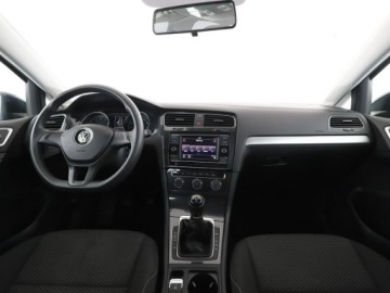 Volkswagen Golf VII Hatchback 3d Facelifting 1.0 TSI 85KM 2019 Volkswagen Golf klimatyzacja czujniki parkowania, zdjęcie 14