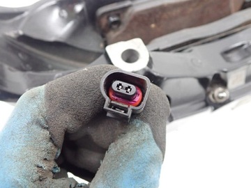 TŘMEN BRZDOVÝ PRAVÝ PŘEDNÍ PORSCHE TAYCAN TURBO