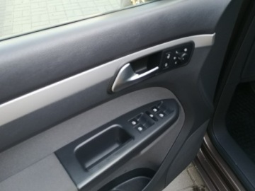 Volkswagen Touran II 1.6 TDI 105KM 2011 Volkswagen Touran 1.6 TDI 105KM Klimatronic, zdjęcie 10