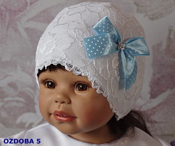 БЕЛАЯ КРУЖЕВНО-ФЛИСОВАЯ ШАПКА 62