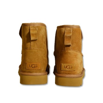 Botki zimowe UGG Classic Mini Bailey Zip 1151230-CHE