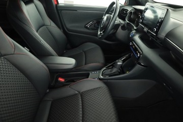 Toyota Yaris IV Hatchback 1.5 Hybrid Dynamic Force 116KM 2021 Toyota Yaris 1.5 VVT-i Hybrid, Salon Polska, zdjęcie 6