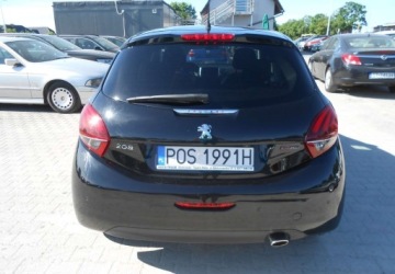 Peugeot 208 I Hatchback 5d Facelifting 1.2 PureTech 110KM 2018 Peugeot 208 Peugeot 208 I 1.2 benzyna 110 KM GT-Line 1.2 Benzyna 110KM, zdjęcie 4