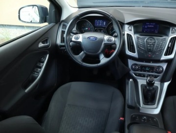 Ford Focus III Hatchback 5d 1.0 EcoBoost 100KM 2013 Ford Focus 1.0 EcoBoost, Navi, Klima, Klimatronic, zdjęcie 6