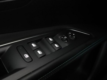 Peugeot 3008 II Plug-In Hybrid Facelifting 1.6 HYBRID 225KM 2022 Peugeot 3008 PHEV full LED półskóra navi, zdjęcie 38