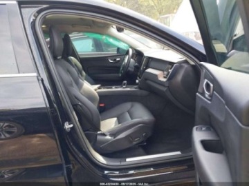 Volvo XC60 II 2023 Volvo XC 60 B5 PLUS BRIGHT THEME, 2023 2.0 Benzyna 247KM, zdjęcie 6