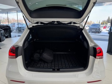 Mercedes Klasa A W177/V177 Hatchback Plug-In 1.3 250e 218KM 2020 Mercedes-Benz A 250 e AMG Line / Plug In / Fotele, zdjęcie 15