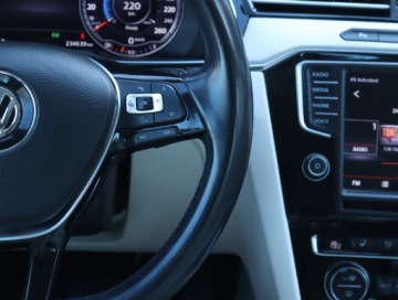 Volkswagen Passat B8 Variant 2.0 TDI BlueMotion SCR 190KM 2016 VW Passat 2.0 TDI, Salon Polska, 187 KM, Automat, zdjęcie 20