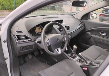 Renault Megane III Hatchback 1.5 dCi FAP 90KM 2011 Renault Megane 2011r, 1.5 DCI. Uszkodzony tyl. Jezdzi. 1.5 Diesel 90KM, zdjęcie 6