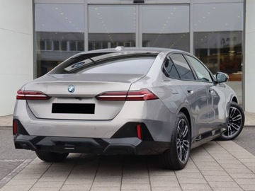BMW Seria 5 G90-91 Sedan Plug-In 3.0 50e 489KM 2026 BMW Seria 5 550e xDrive Sport Sedan 3.0 (489KM) 2026, zdjęcie 3