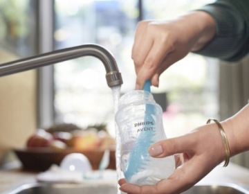 НАБОР PHILIPS AVENT ИЗ 4 БУТЫЛОЧЕК NATURAL RESPONSE + СОСККИ + ЩЕТКИ