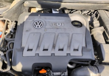 Volkswagen Touran II 1.6 TDI 105KM 2012 Volkswagen Touran 2012r, 1.6 TDI. Lekko przetarte boki. Jezdzi. 1.6 Diesel, zdjęcie 21