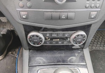 Mercedes Klasa C W204 Kombi T204 1.8 180 K 156KM 2008 Mercedes-Benz Klasa C 112008r. 1.8 Benzyna. Lekko uszkodzony lewy bok. Jez, zdjęcie 13