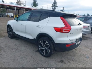 Volvo XC40 2022 Volvo XC 40 T5 R-Design 2022 2.0 Benzyna 248KM, zdjęcie 3