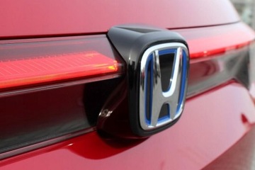 HONDA HR-V 3 III 2021- LOGO KRYT KUFRU + SKŘÍŇKA ORIGINÁLNÍ POUŽITÁ