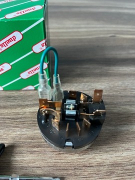 НОВАЯ РЕЗИНОВАЯ ЗАЩЕЛКА КРЫШКИ ЗАЖИГАНИЯ В КОМПЛЕКТЕ WSK 125 WSK 175