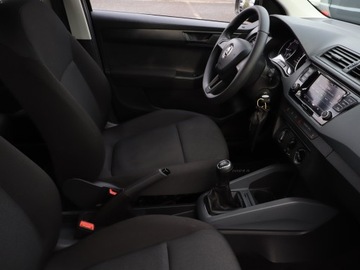 Skoda Fabia III Hatchback Facelifting 1.0 TSI 95KM 2019 Skoda Fabia 1.0 TSI, Klima, Parktronic, zdjęcie 8