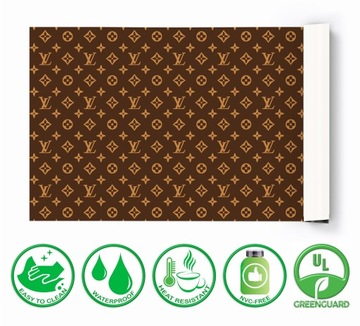 Защитный коврик для стола, напоминающий узор Louis Vuitton.