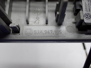 LAMPA INTERIÉR KABINY ORIGINÁLNÍ 5JA947105 SKODA RAPID 14R