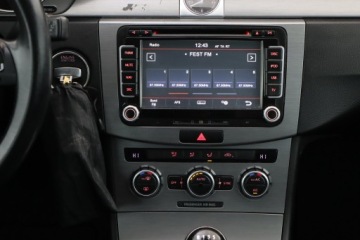 Volkswagen Passat B7 Variant 2.0 TDI CR DPF BlueMotion 140KM 2014 VW Passat 2.0 TDI, Xenon, Klima, Klimatronic, zdjęcie 12