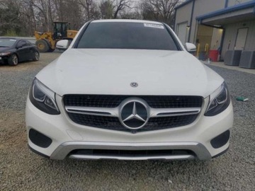 Mercedes GLC C253 2019 Mercedes-Benz GLC 2019, 2.0L, 4x4, od ubezpieczalni 2.0 Benzyna 241KM, zdjęcie 2