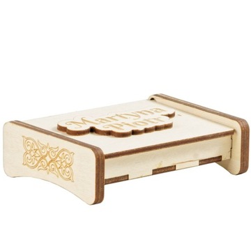 Drewniane pudełko z grawerem na pendrive