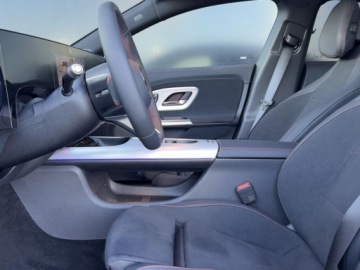 Mercedes CLA C118/X118 2025 MERCEDES-BENZ CLA 220 4-Matic AMG Line 1.5 (190KM) 2025, zdjęcie 2