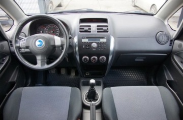 Fiat Sedici 1.6 i 16V 107KM 2006 Fiat Sedici 1.6 Benzyna 107 KM, 4x4, Klimatronic, Hak, Relingi, Alu 1.6, zdjęcie 9