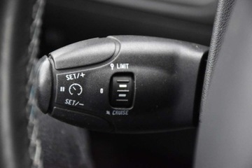 Peugeot 2008 I SUV Facelifting 1.2 PureTech 110KM 2018 Peugeot 2008 NaviKamera SkoraAlcantara Ambiente Led Panorama Klimatronic, zdjęcie 11