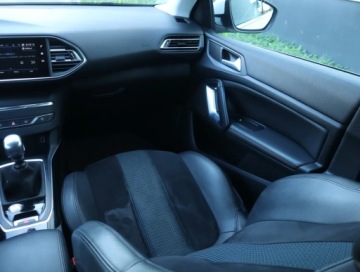 Peugeot 308 II Hatchback Facelifting 1.2 PureTech 110KM 2018 Peugeot 308 1.2 PureTech, Skóra, Navi, Klima, zdjęcie 7
