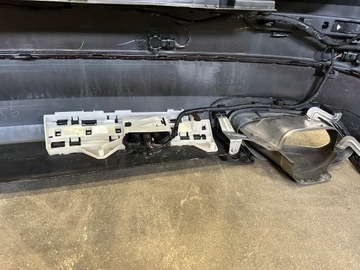 VOLVO XC60 II НАДНИЙ БАМПЕР С НАПИСЬЮ В КОМПЛЕКТЕ 4 x PDC RADAR BLIS