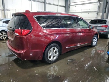 Chrysler Pacifica II 2017 Chrysler Pacifica Touring L Plus 2017 3.6l 3.6 Benzyna 287KM, zdjęcie 3