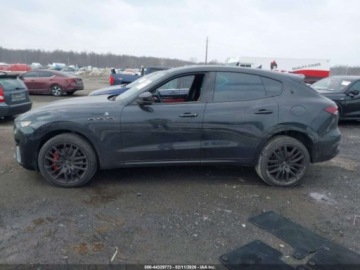 Maserati Levante 2022 Maserati Levante Modena S 2022 3.8 Benzyna 550KM, zdjęcie 2