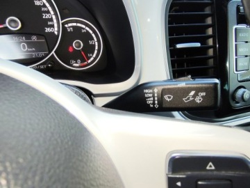 Volkswagen Beetle Hatchback 3d 1.6 TDI 105KM 2015 Volkswagen Beetle bezwypadkowy wyposażen, zdjęcie 19