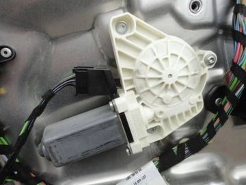 MERCEDES W221 MECHANIZMUS OKNO LEVÝ PŘEDNÍ ZVEDÁK