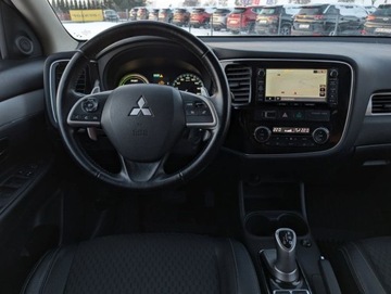 Mitsubishi Outlander III 2014 Mitsubishi Outlander Rezerwacja 2.0 Hybryda Plug-in 121KM, zdjęcie 24