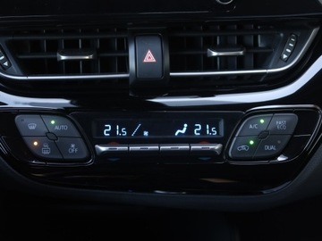 Toyota C-HR I Crossover 1.8 Hybrid 122KM 2019 Toyota C-HR 1.8 Hybrid, Salon Polska, zdjęcie 12