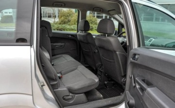 Opel Zafira B 1.8 ECOTEC 140KM 2009 Opel Zafira 1,8 (140KM) LPG 2009 r. Lift 7-osobowy 1.8 BenzynaLPG 140KM, zdjęcie 11