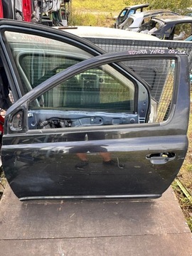 ДВЕРЬ ЛЕВАЯ ПЕРЕДНЯЯ TOYOTA YARIS I 1