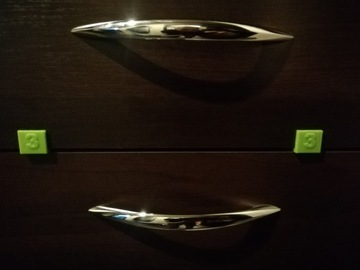 4 проставки для регулировки фасадов с зазором 3 мм.