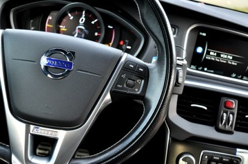 Volvo V40 II Hatchback 2.0 D2 DRIVE-E 120KM 2015 Volvo V40 R-Design Xenon Ledy Digital Alcantara, zdjęcie 24