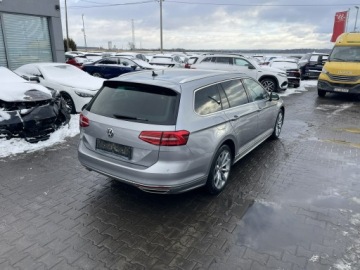 Volkswagen Passat B8 Variant 2.0 TDI BlueMotion SCR 190KM 2018 Volkswagen Passat Variant R-Line Highline Automat