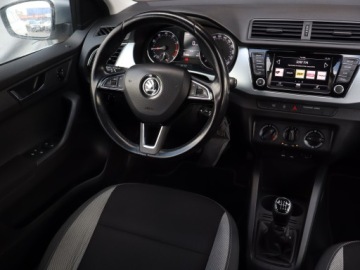 Skoda Fabia III Kombi 1.0 TSI 110KM 2018 Skoda Fabia 1.0 TSI, Salon Polska, Klima, zdjęcie 6