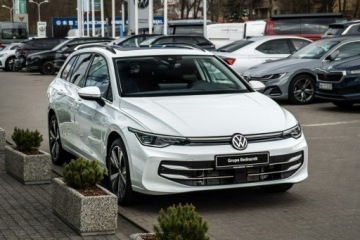 Volkswagen Golf VIII Variant 1.5 TSI 150KM 2024 Volkswagen Golf Variant Style 1.5 TSI 150 KM DEMO, zdjęcie 3