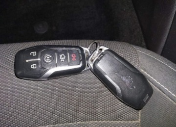 Ford Mustang VI Convertible 3.7 V6 304KM 2015 Ford Mustang 2015r., V6, 3.7L, od ubezpieczalni 3.7 Benzyna 304KM, zdjęcie 8